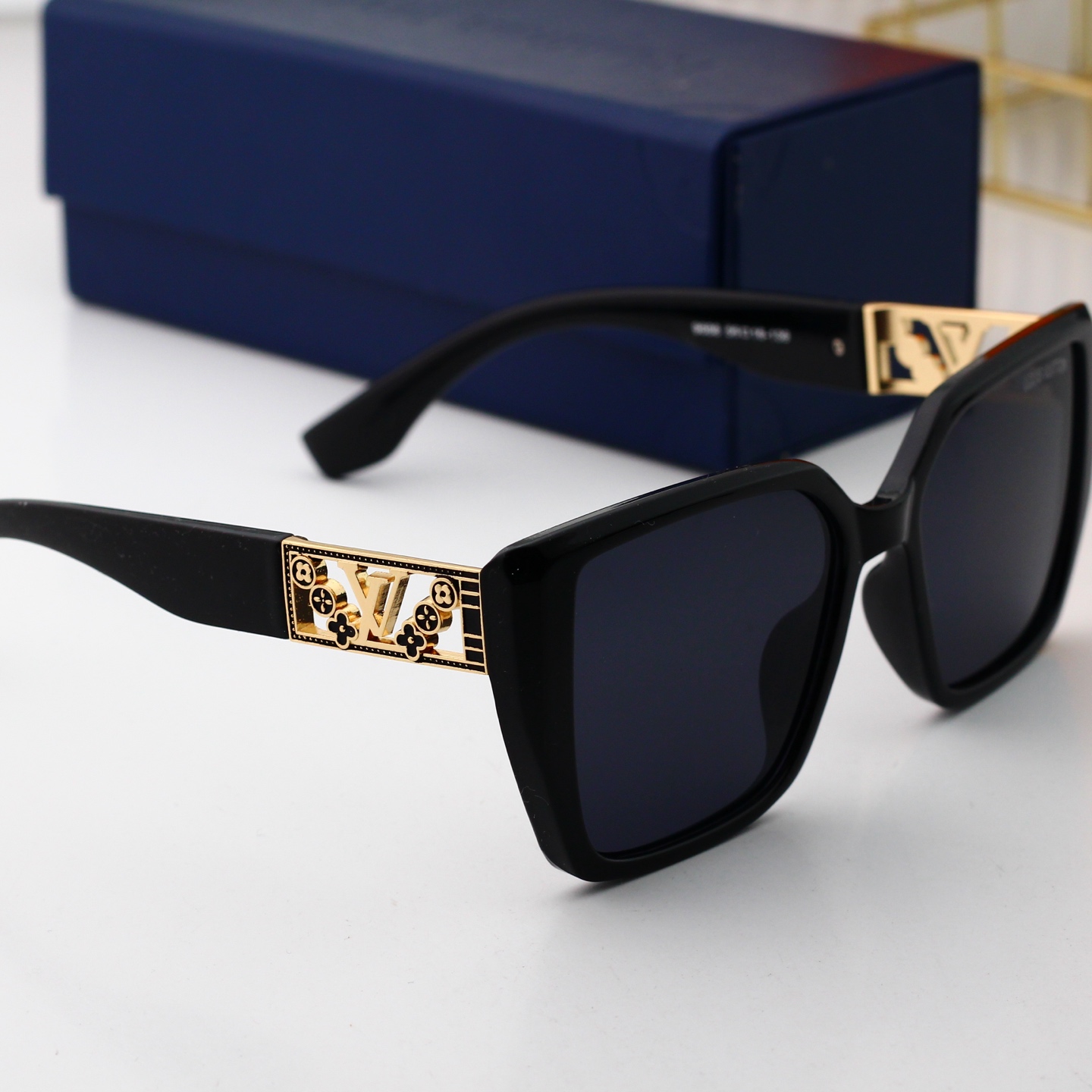 Louis Vuitton Sunglasses L