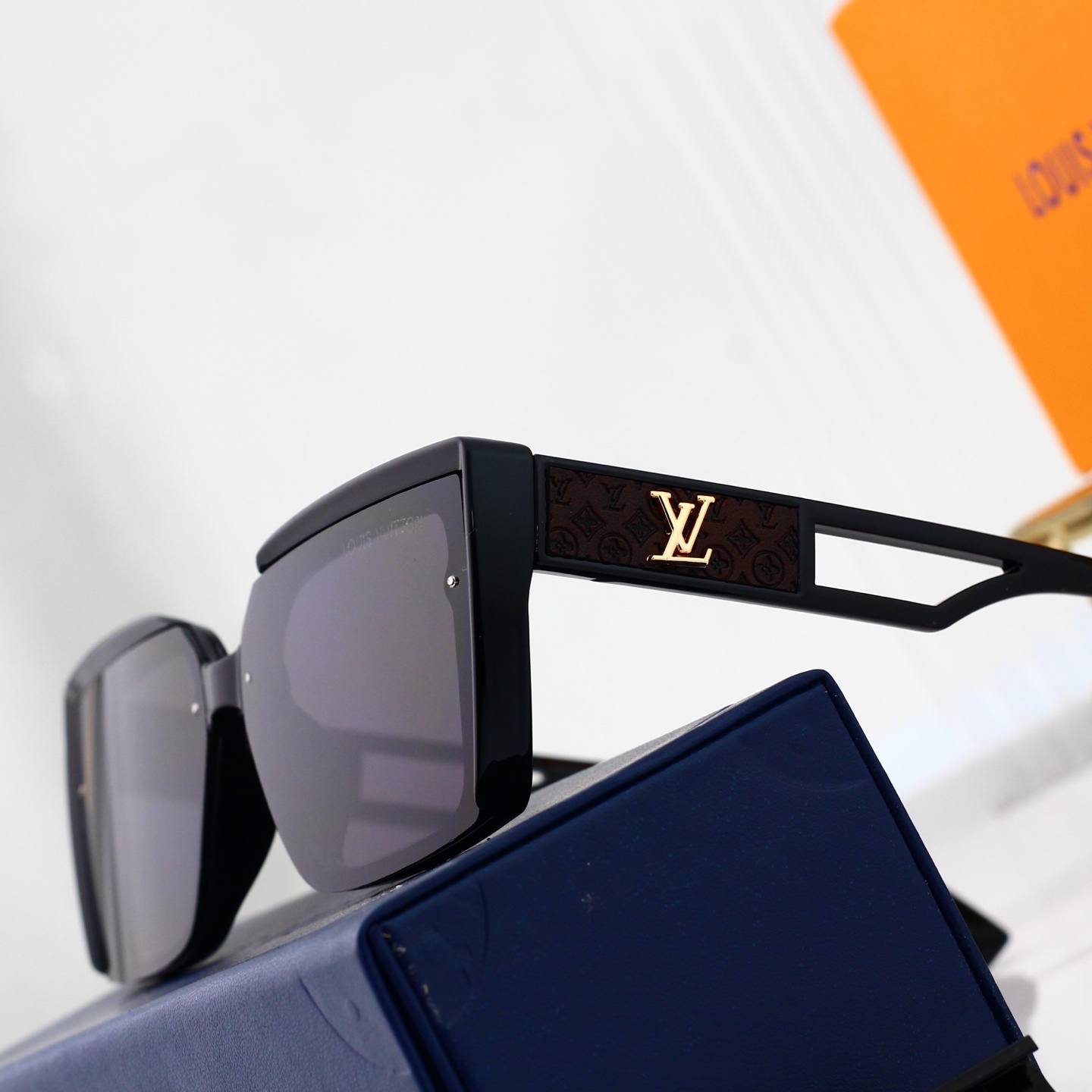 Louis Vuitton Basic Glasses L