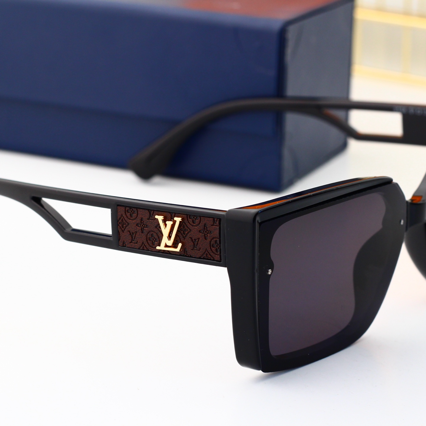 Louis Vuitton Basic Glasses L
