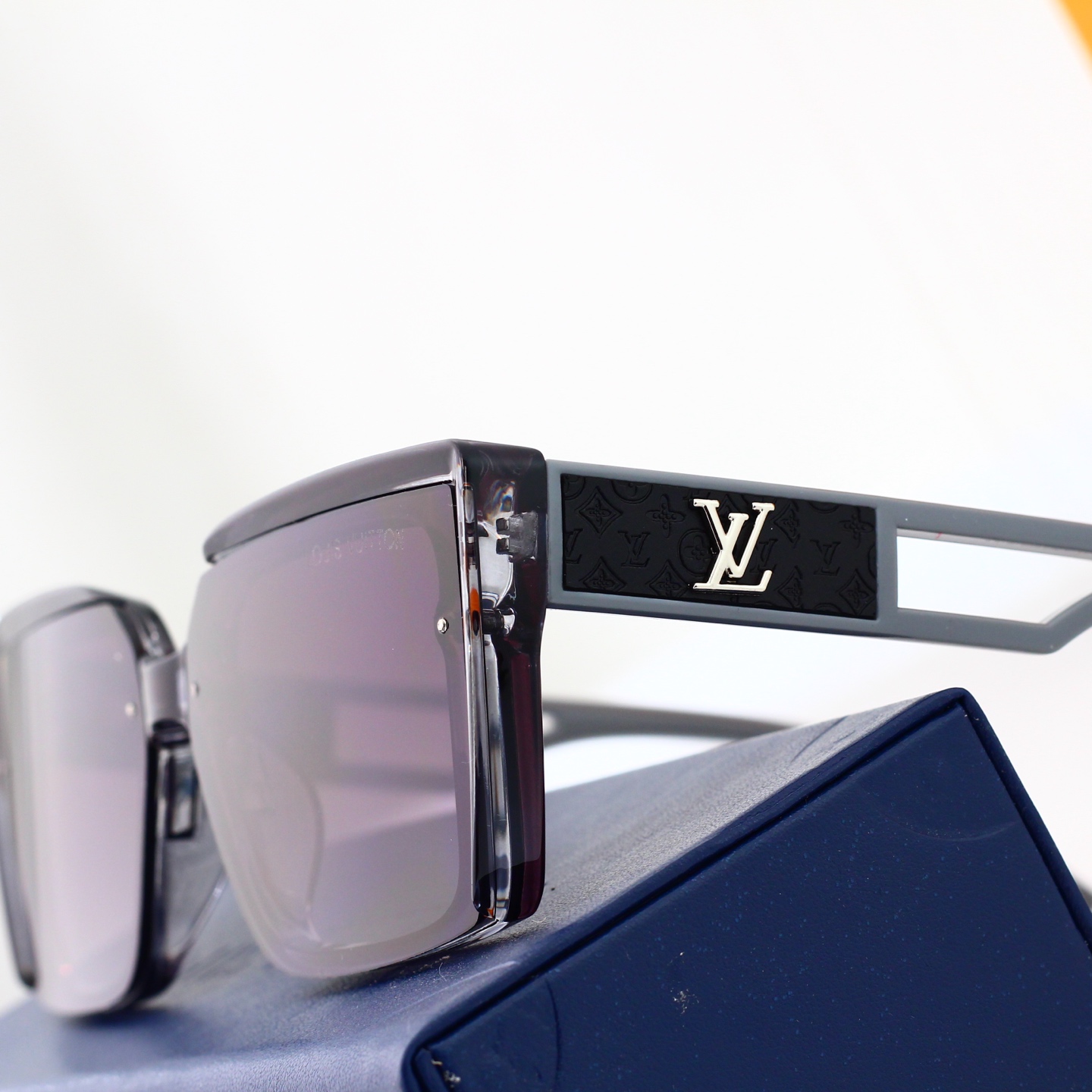 Louis Vuitton Basic Glasses L