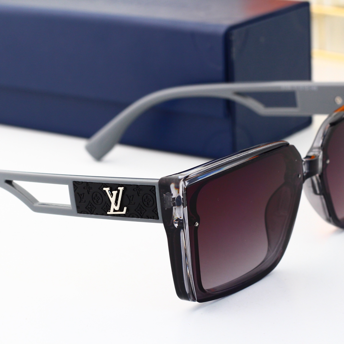 Louis Vuitton Basic Glasses L