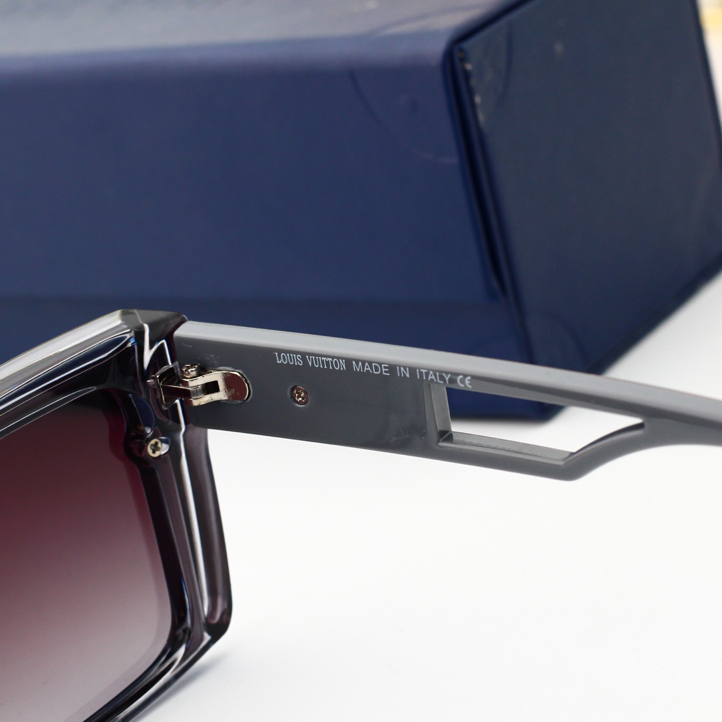 Louis Vuitton Basic Glasses L