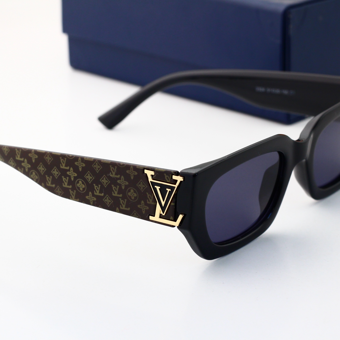 Louis Vuitton Basic Glasses L