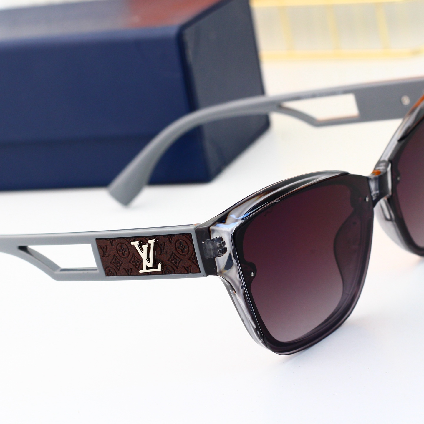 Louis Vuitton Basic Glasses L
