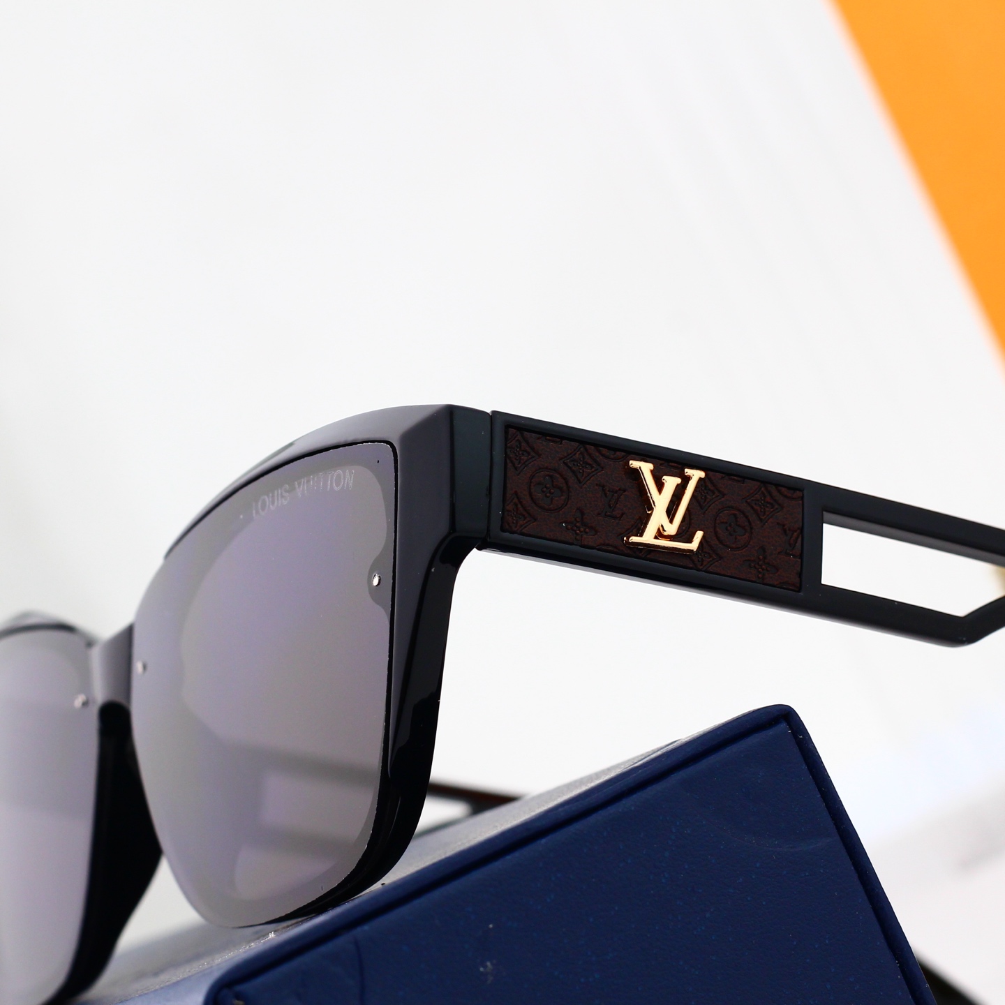 Louis Vuitton Basic Glasses L