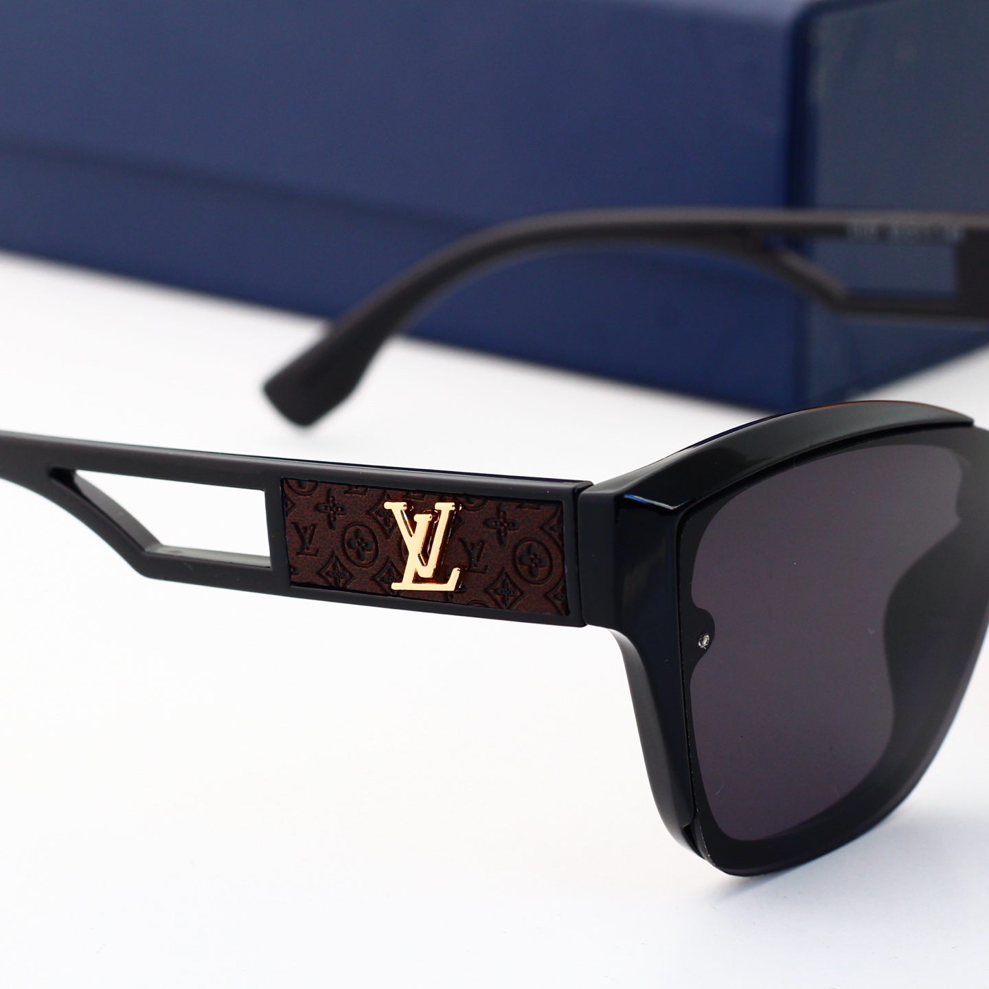 Louis Vuitton Basic Glasses L