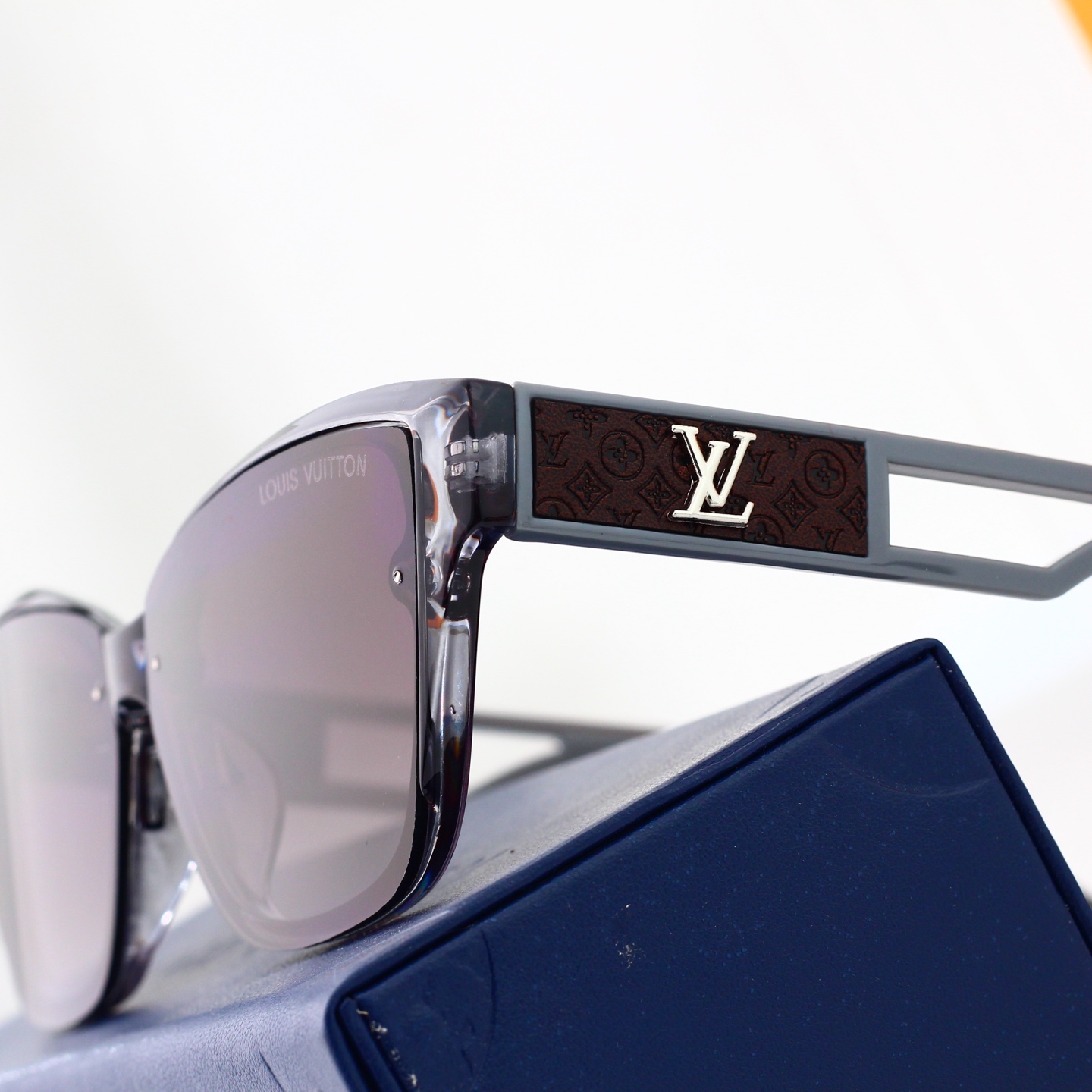 Louis Vuitton Basic Glasses L