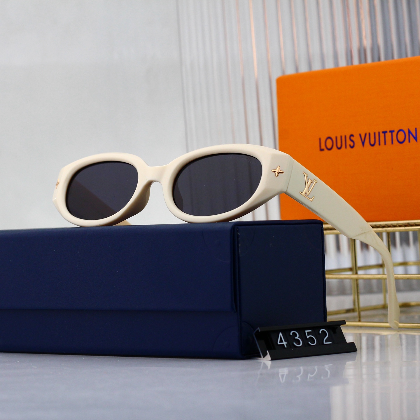 Louis Vuitton Basic Glasses L