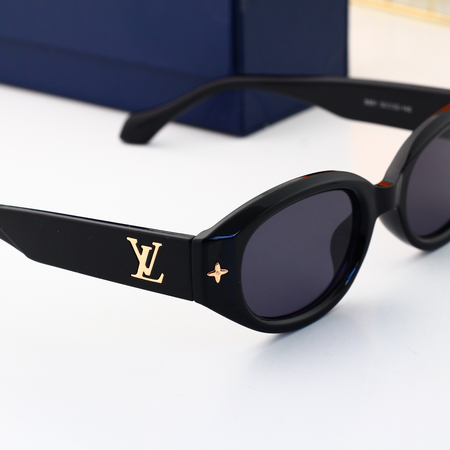 Louis Vuitton Basic Glasses L