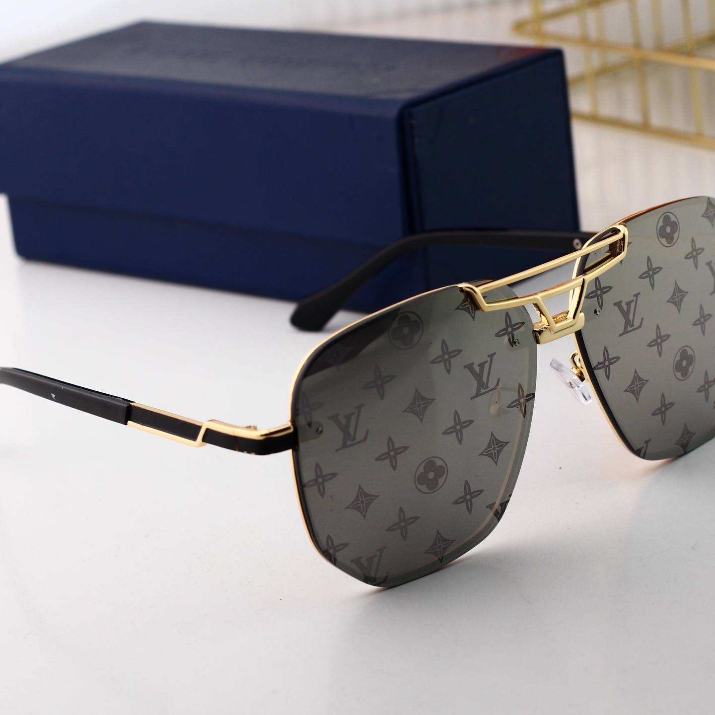 Louis Vuitton Sunglasses L