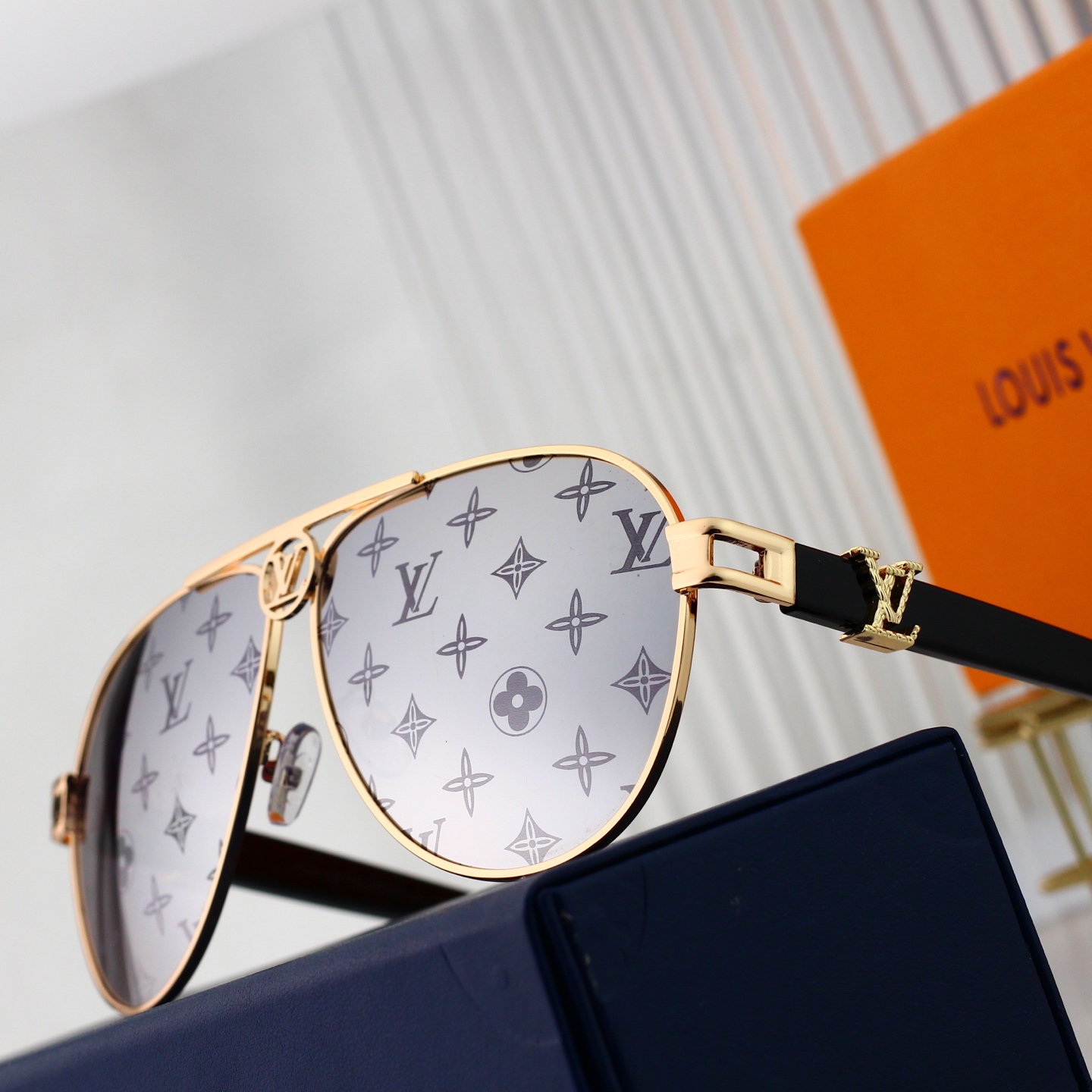 Louis Vuitton Sunglasses L