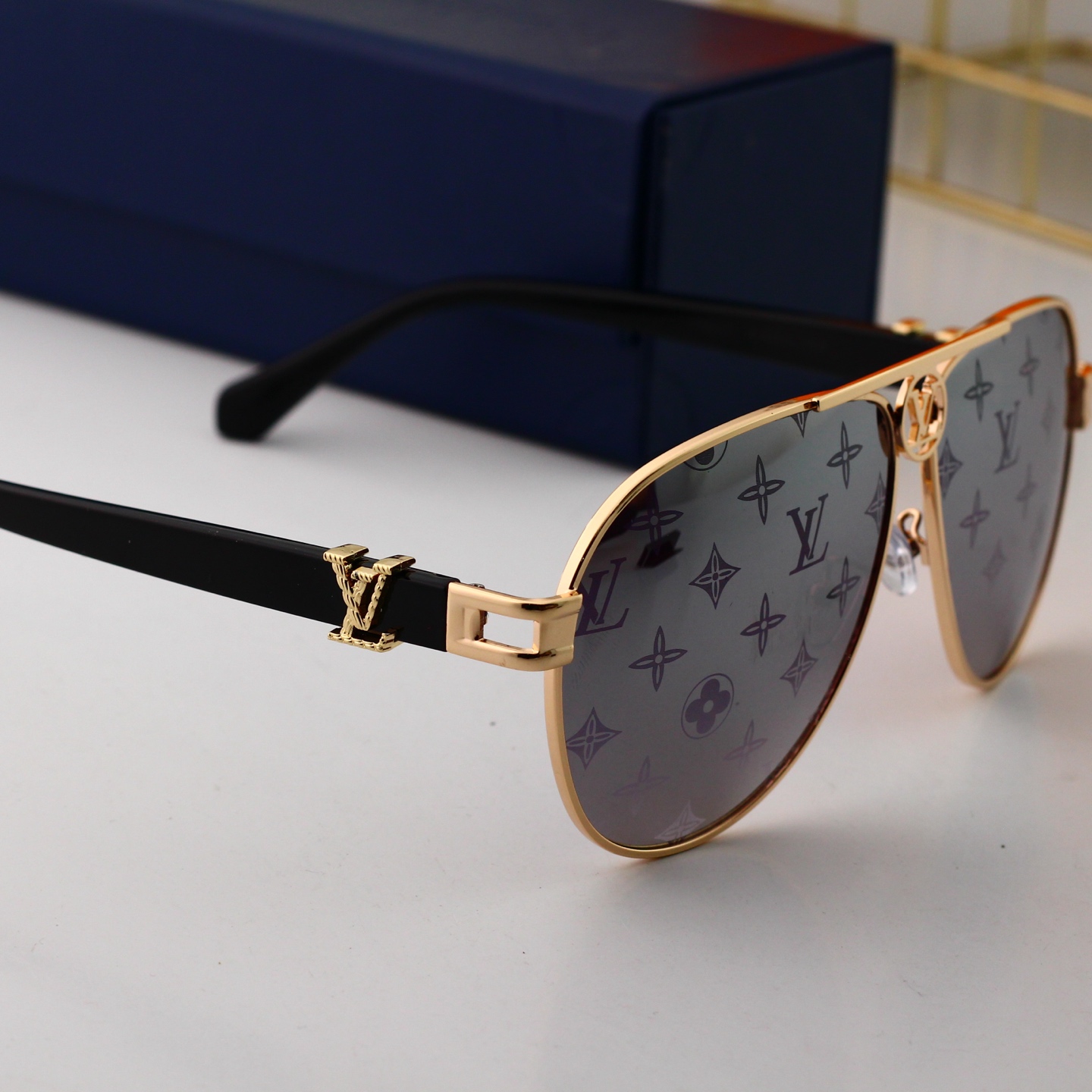 Louis Vuitton Sunglasses L
