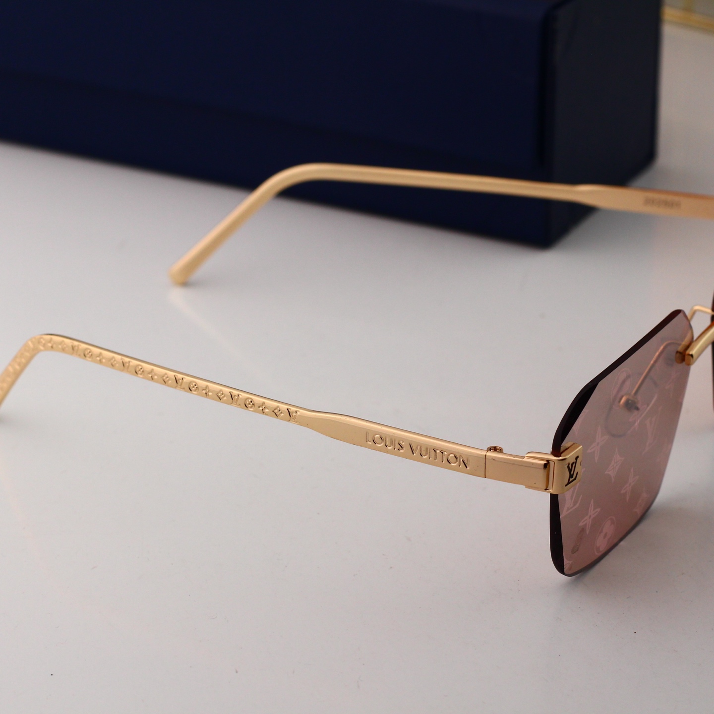 Louis Vuitton Sunglasses L