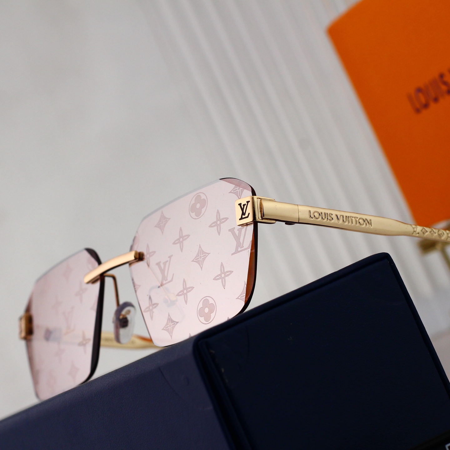 Louis Vuitton Sunglasses L