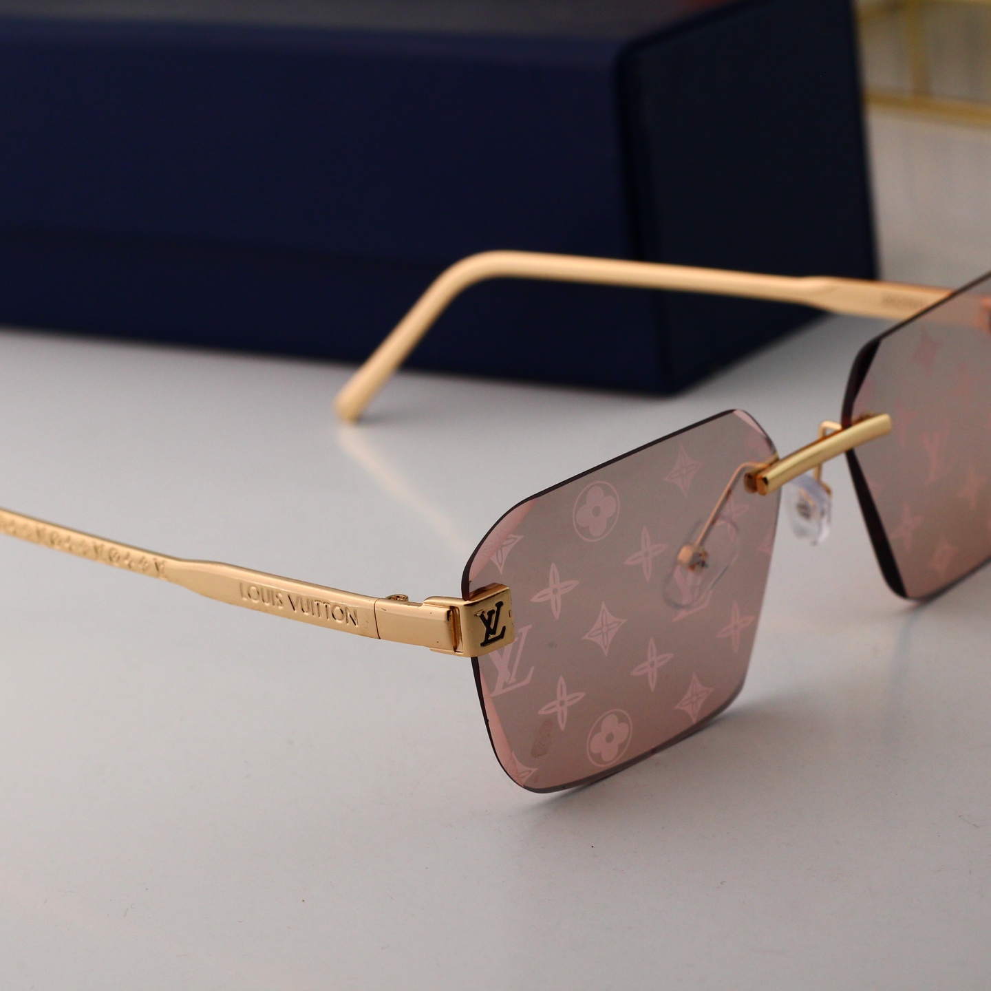 Louis Vuitton Sunglasses L