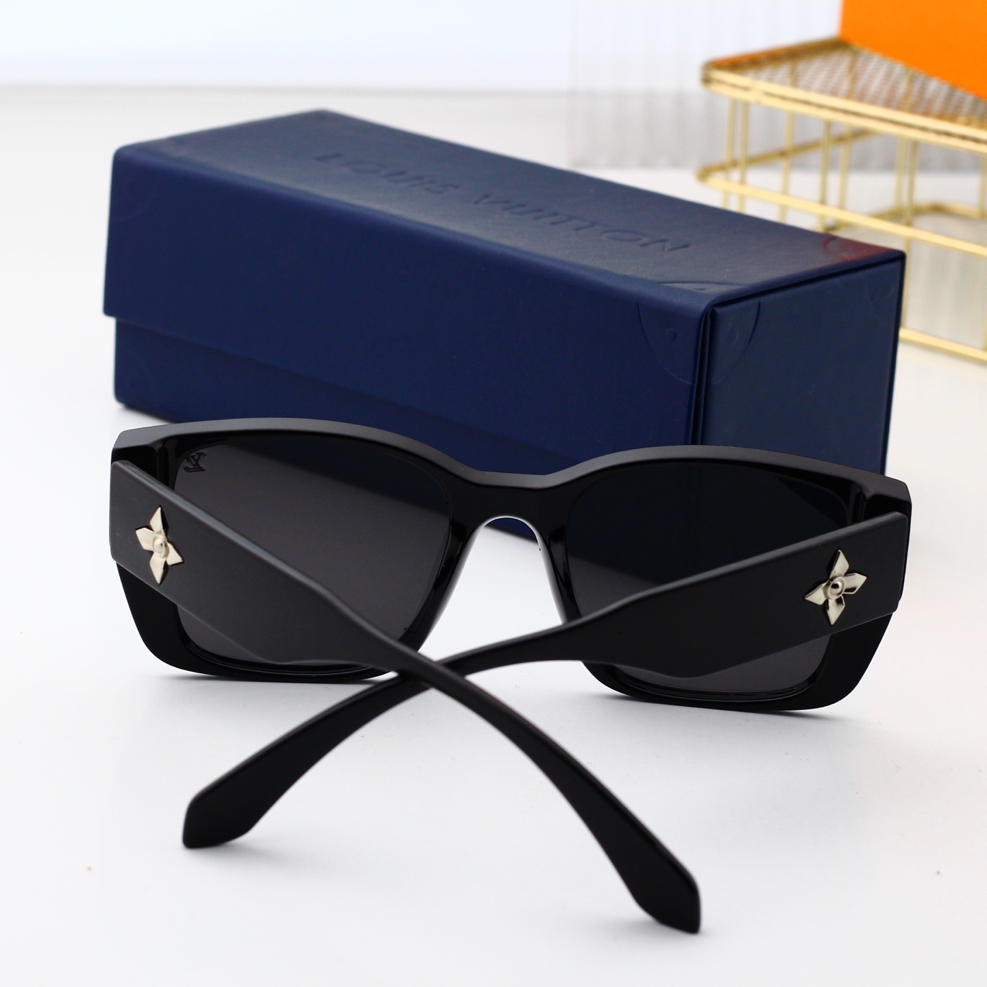 Louis Vuitton Basic Glasses L