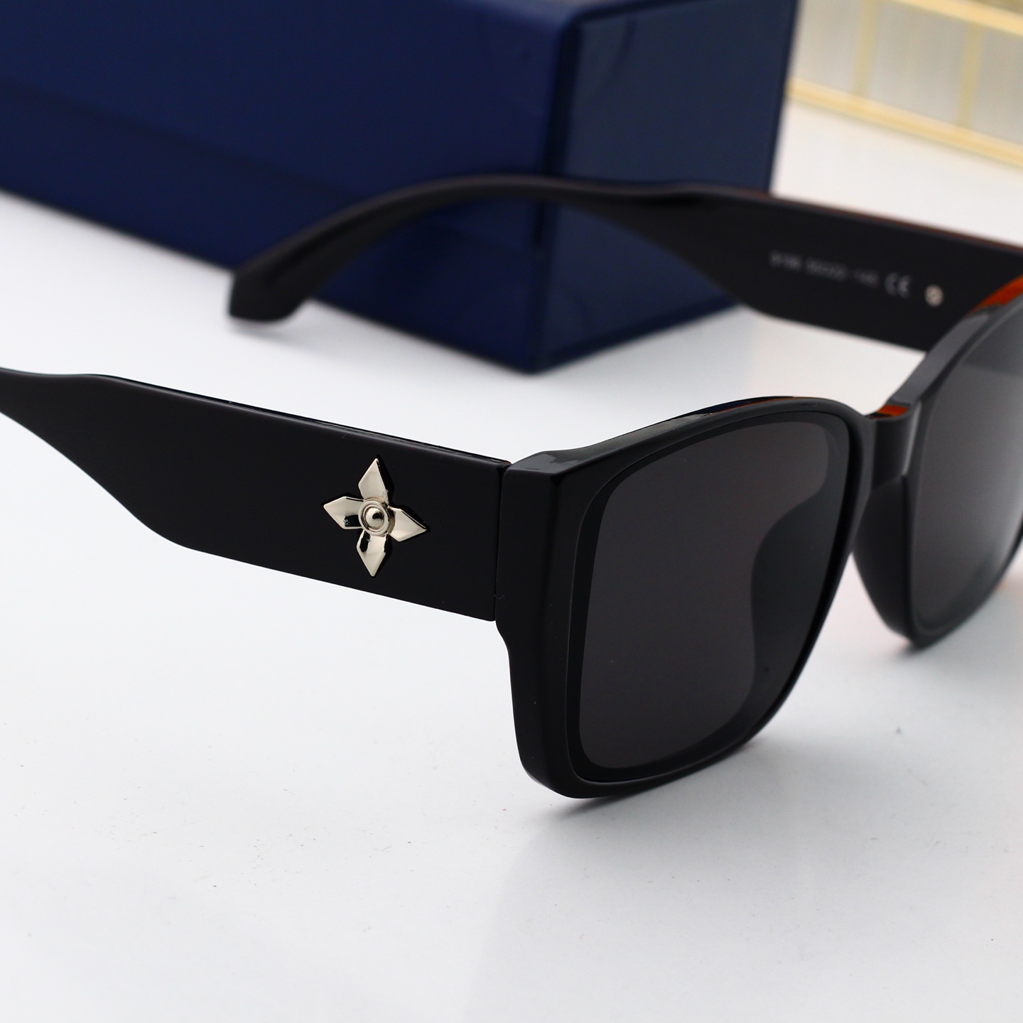 Louis Vuitton Basic Glasses L