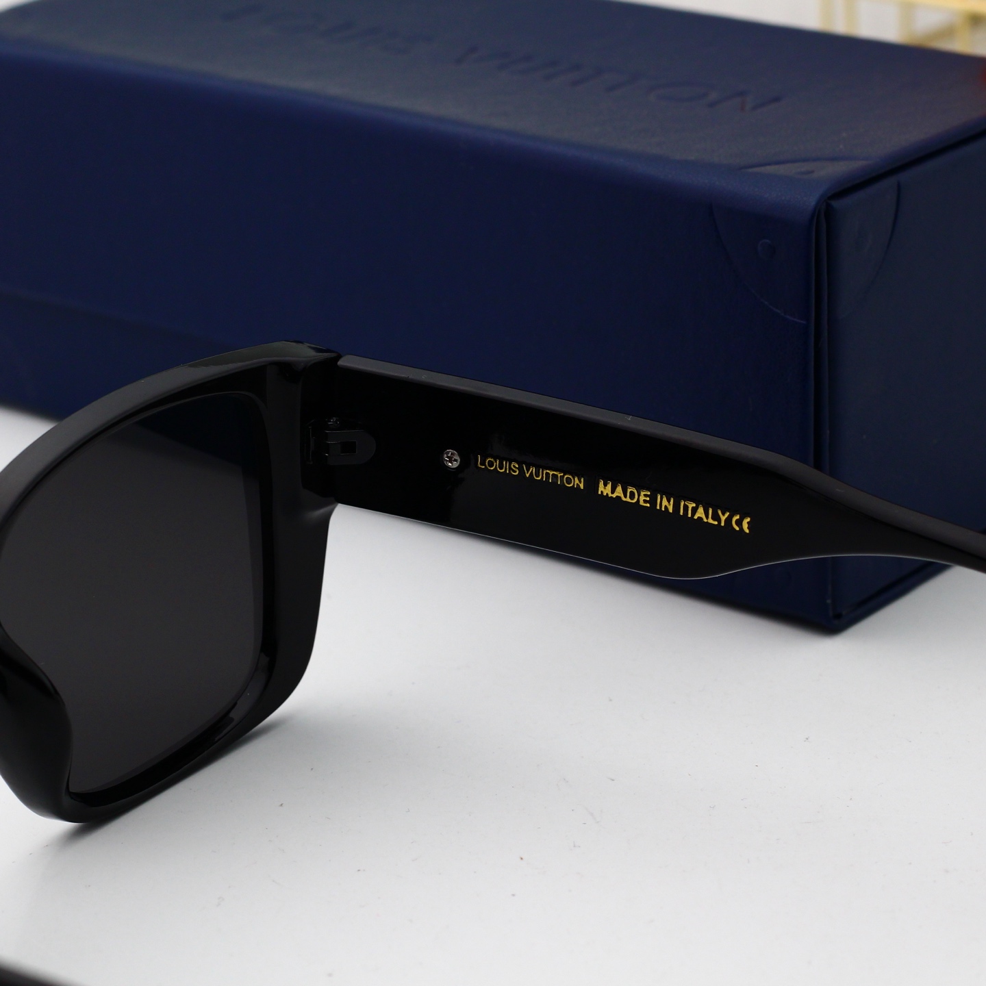 Louis Vuitton Basic Glasses L