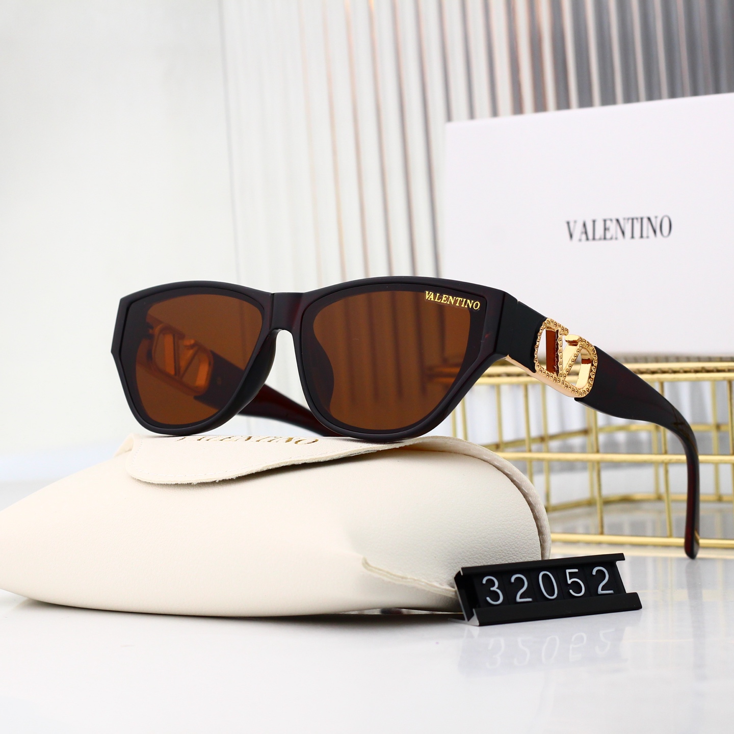 Valentino Basic Glasses