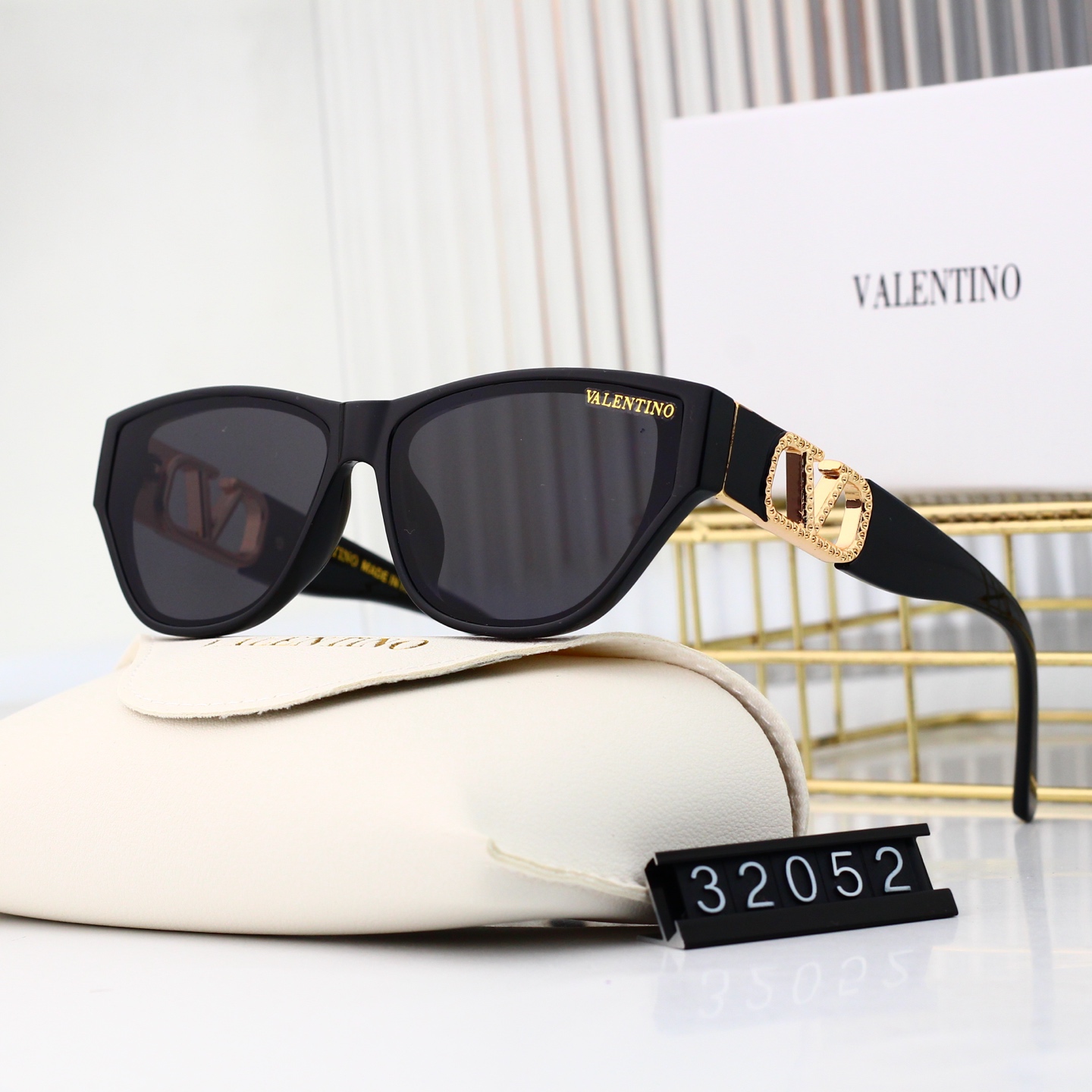 Valentino Basic Glasses