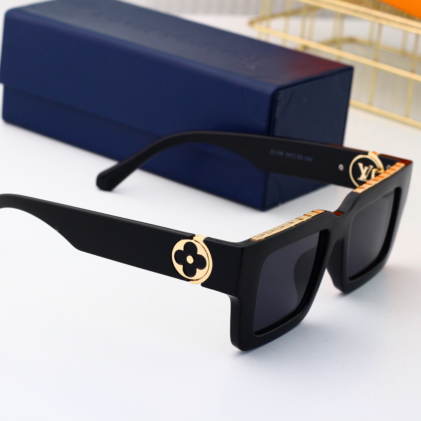 Louis Vuitton Basic Glasses L