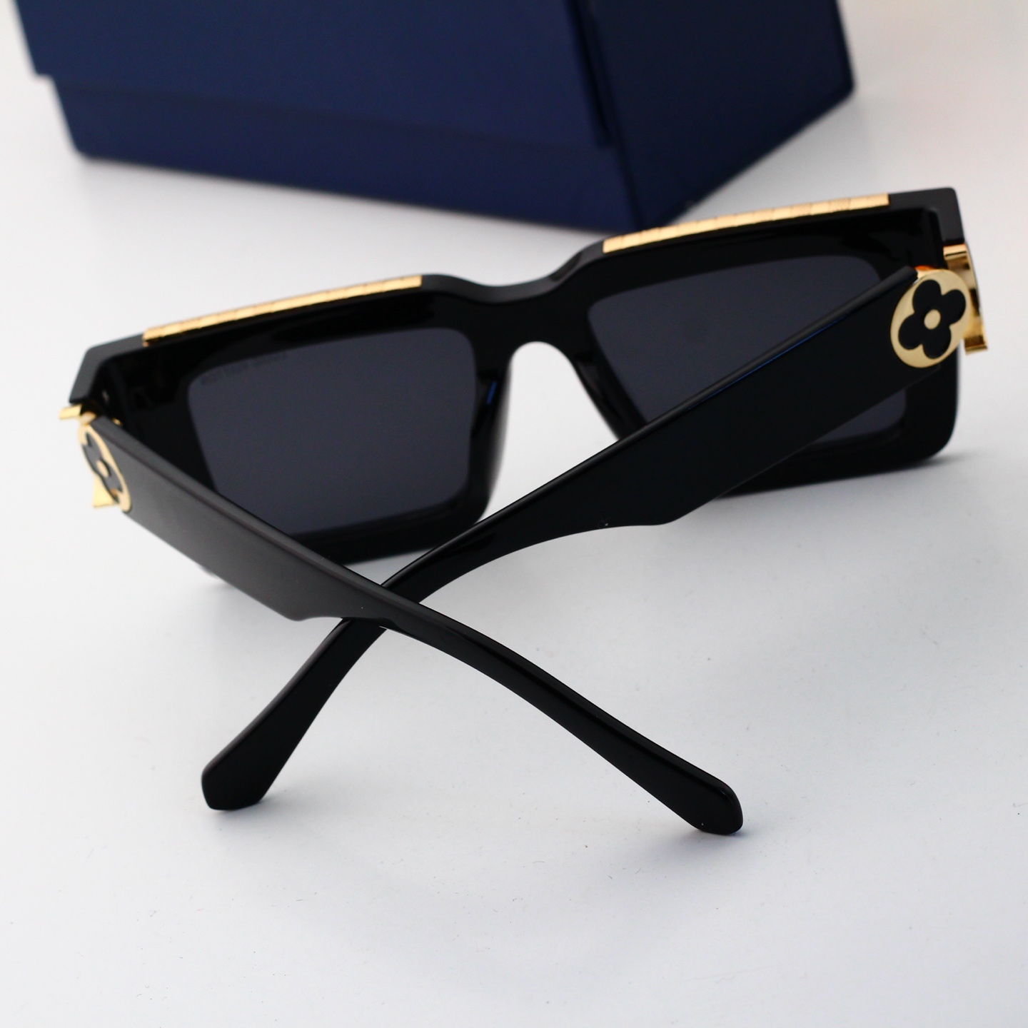 Louis Vuitton Basic Glasses L