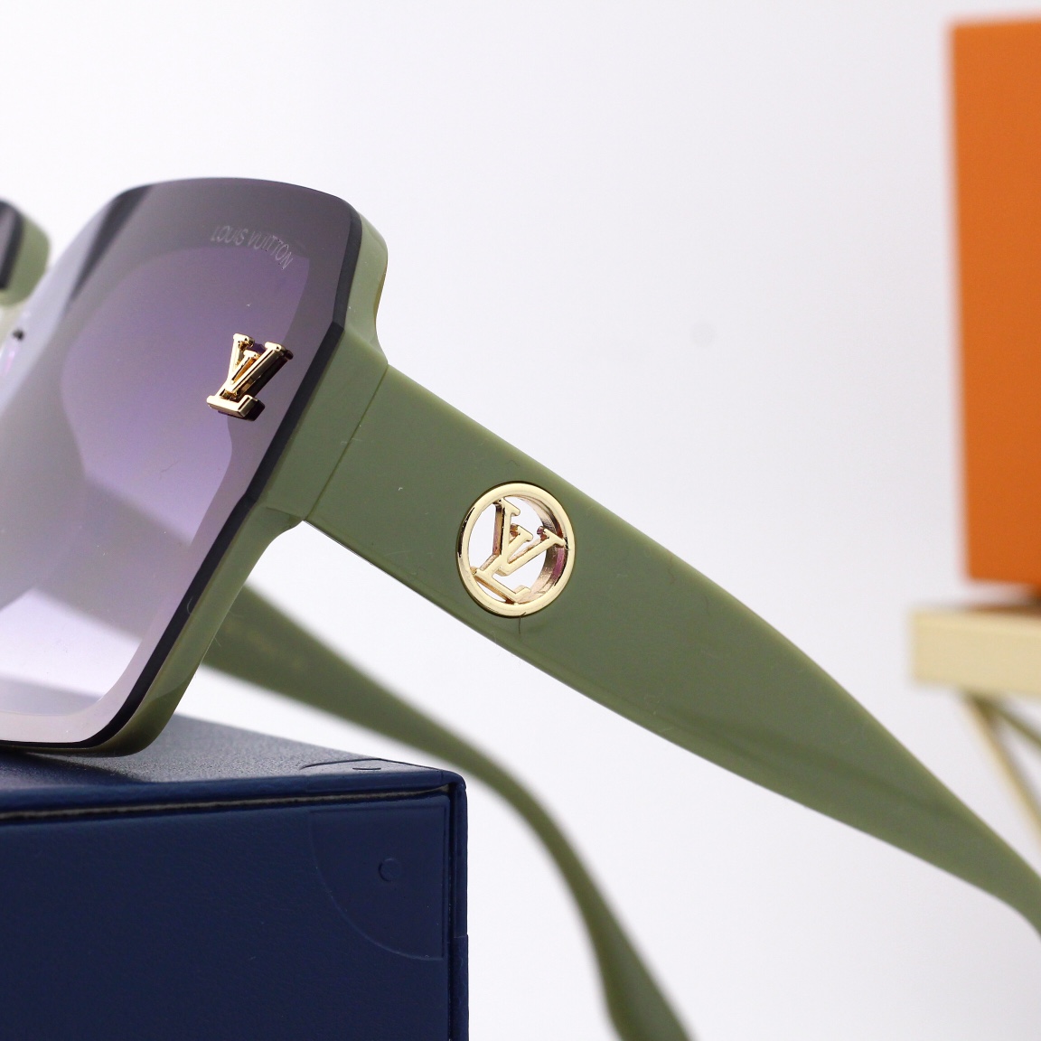 Louis Vuitton Sunglasses L