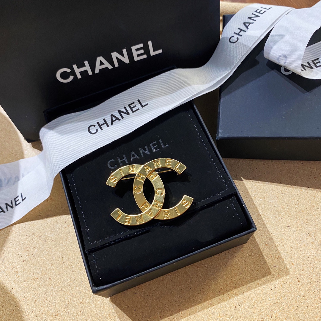 Chanel Brooch Gold