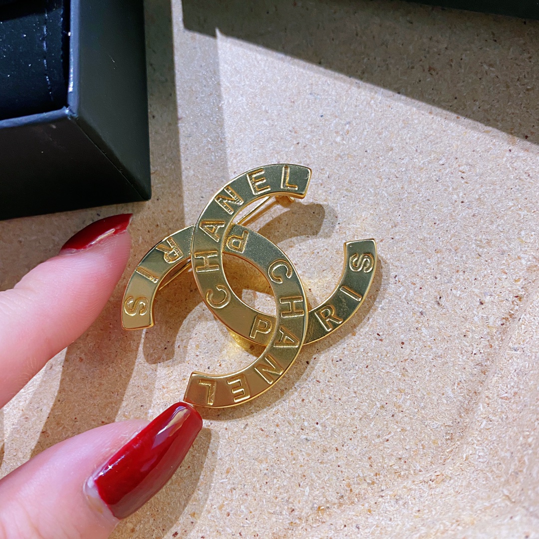 Chanel Brooch Gold
