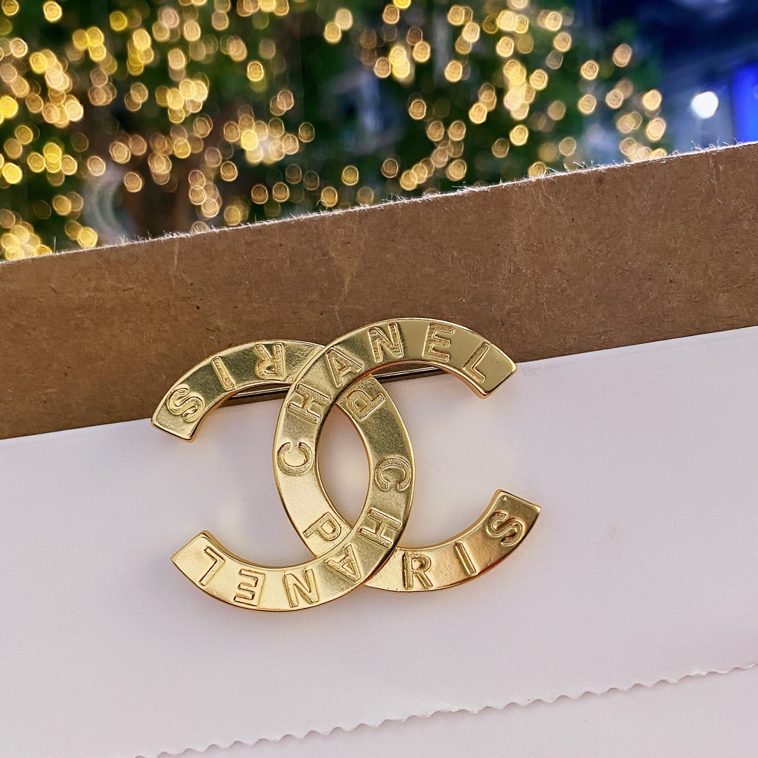 Chanel Brooch Gold