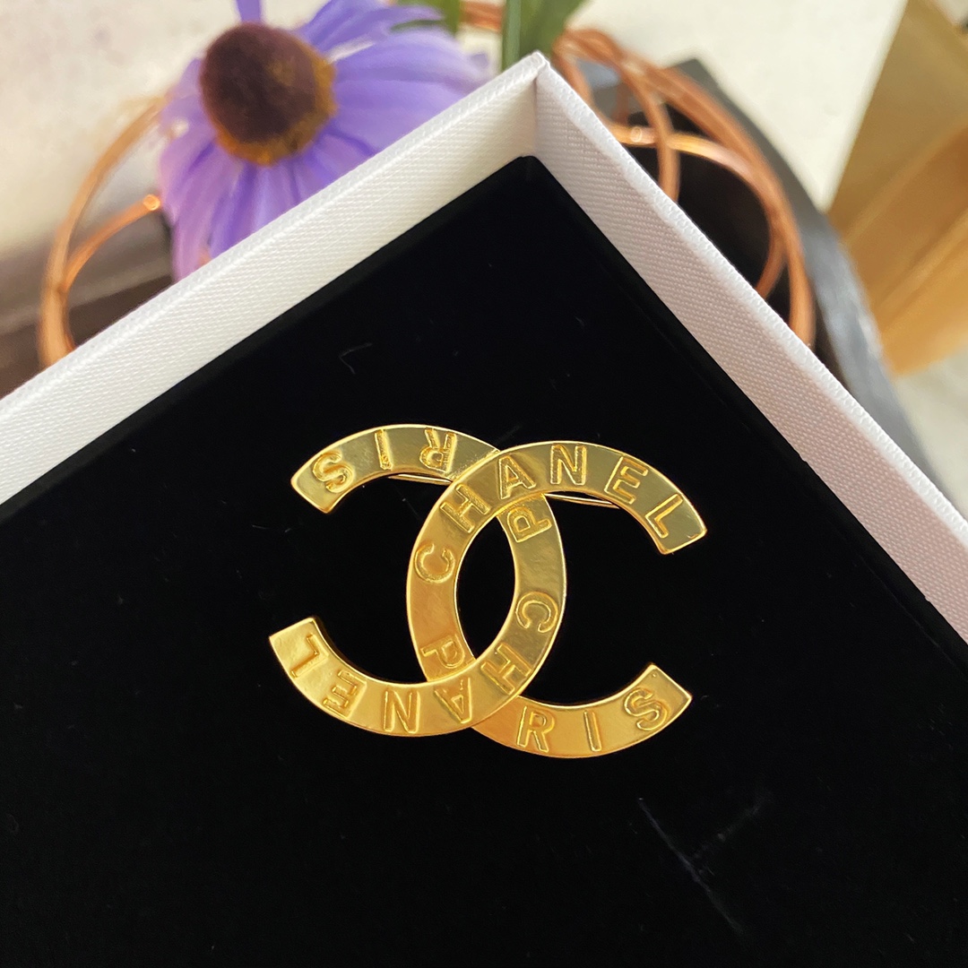 Chanel Brooch Gold