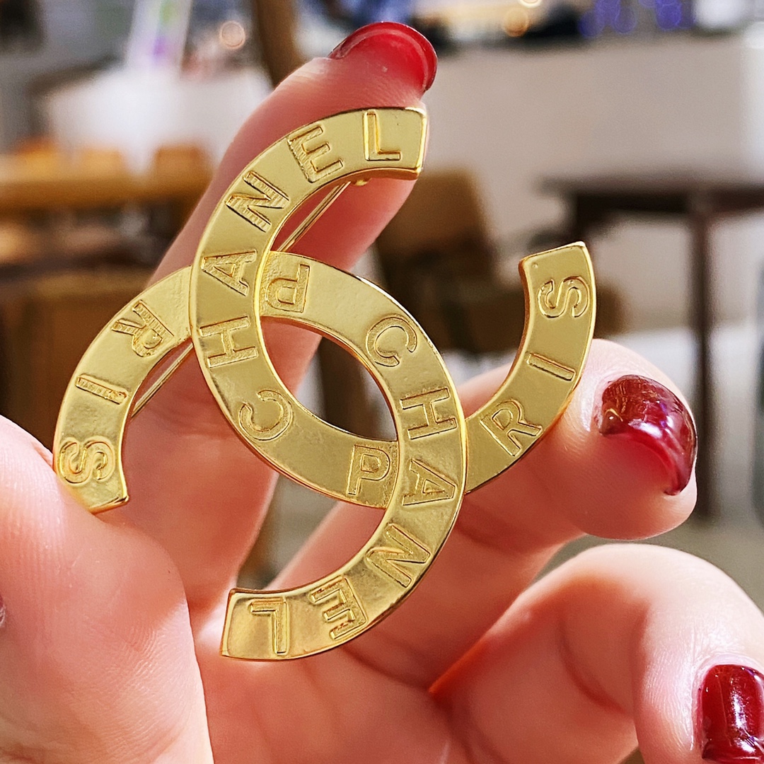 Chanel Brooch Gold