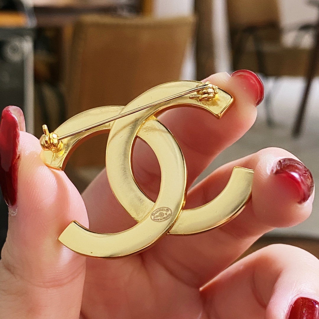 Chanel Brooch Gold