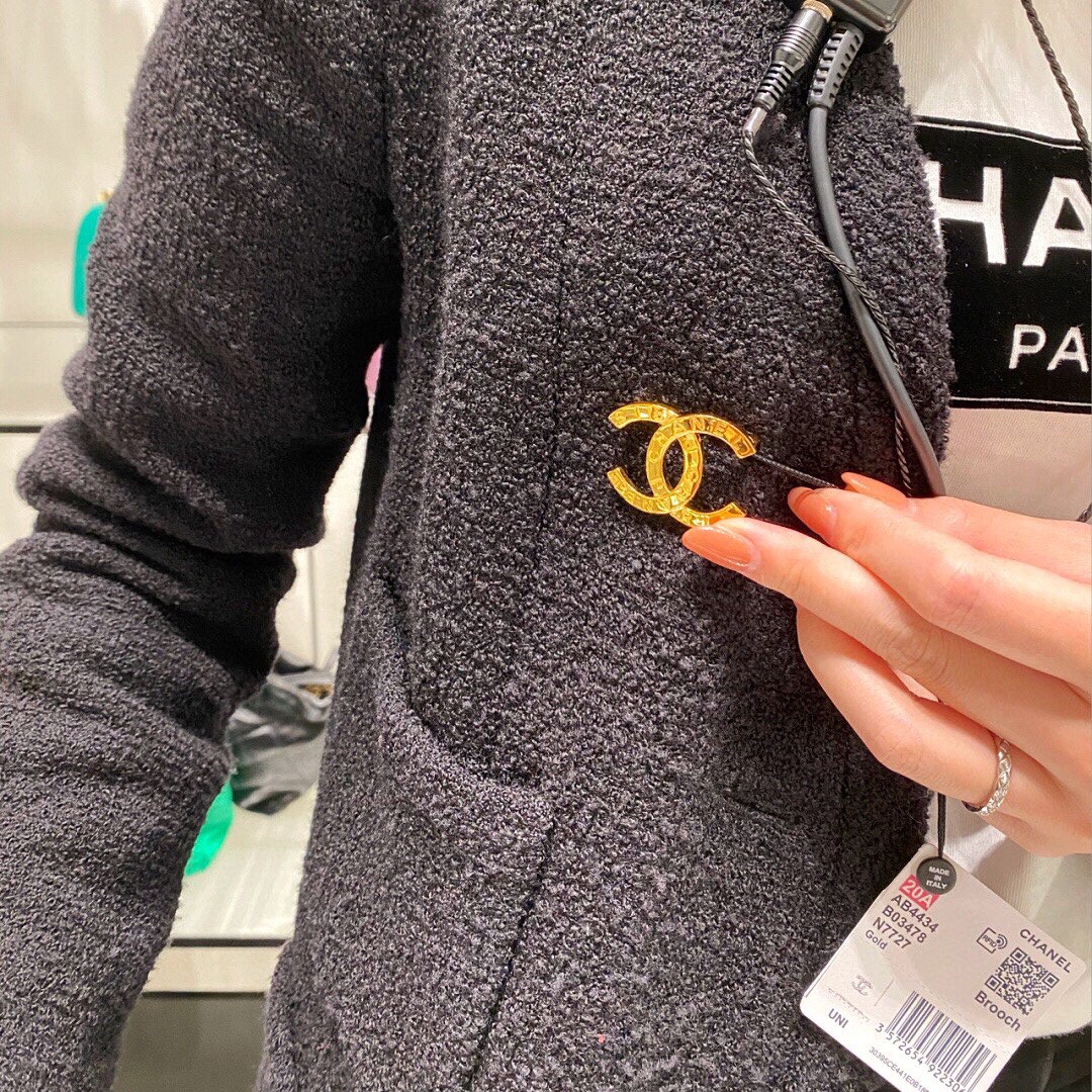 Chanel Brooch Gold