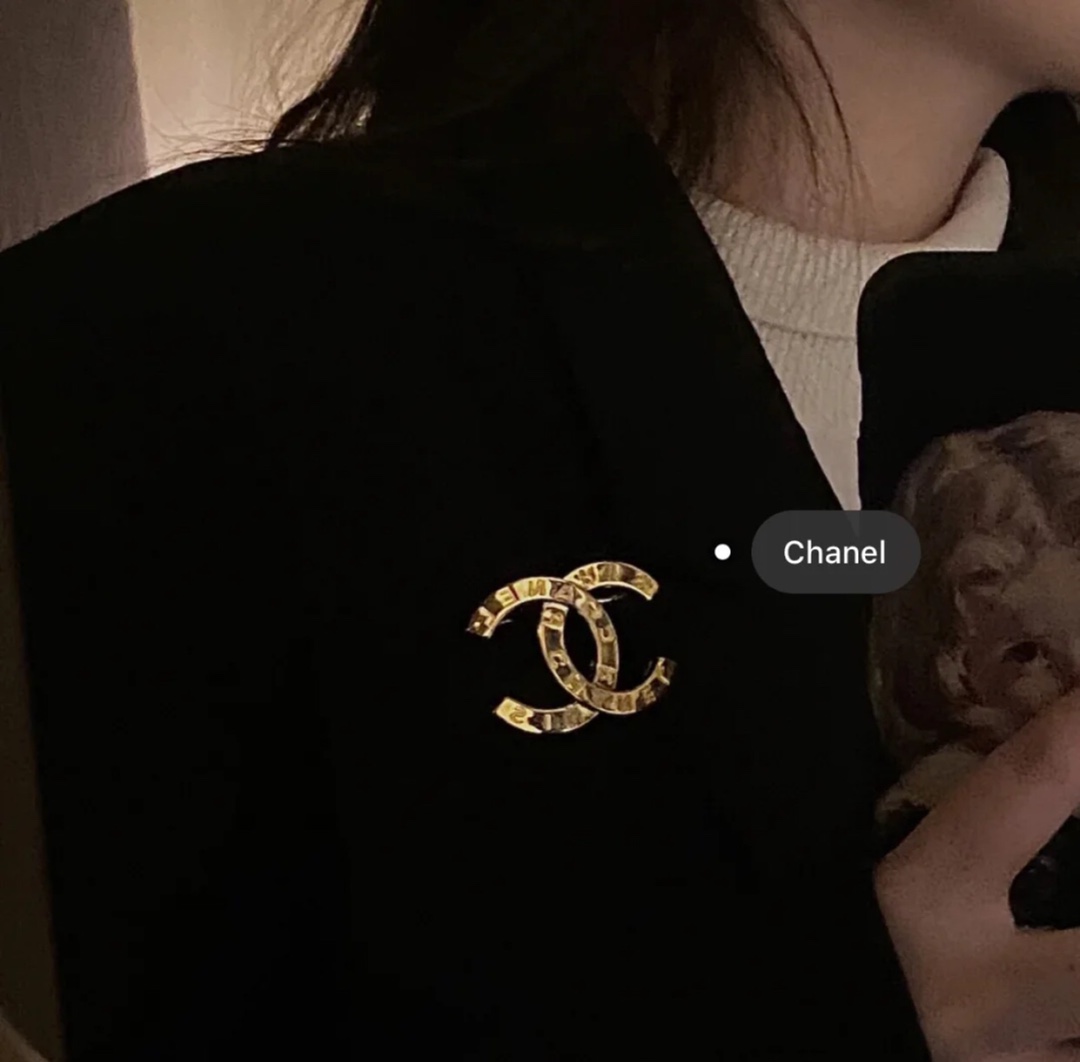 Chanel Brooch Gold