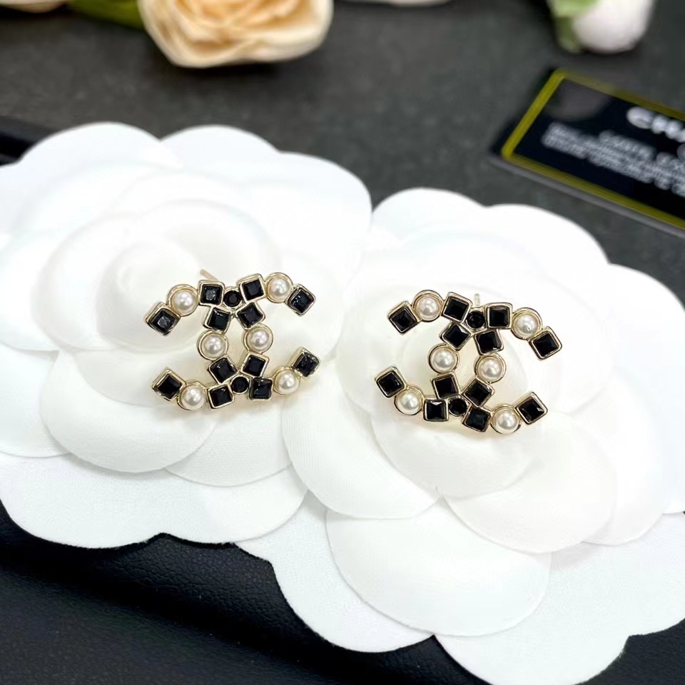 Chanel Earrings Pearl