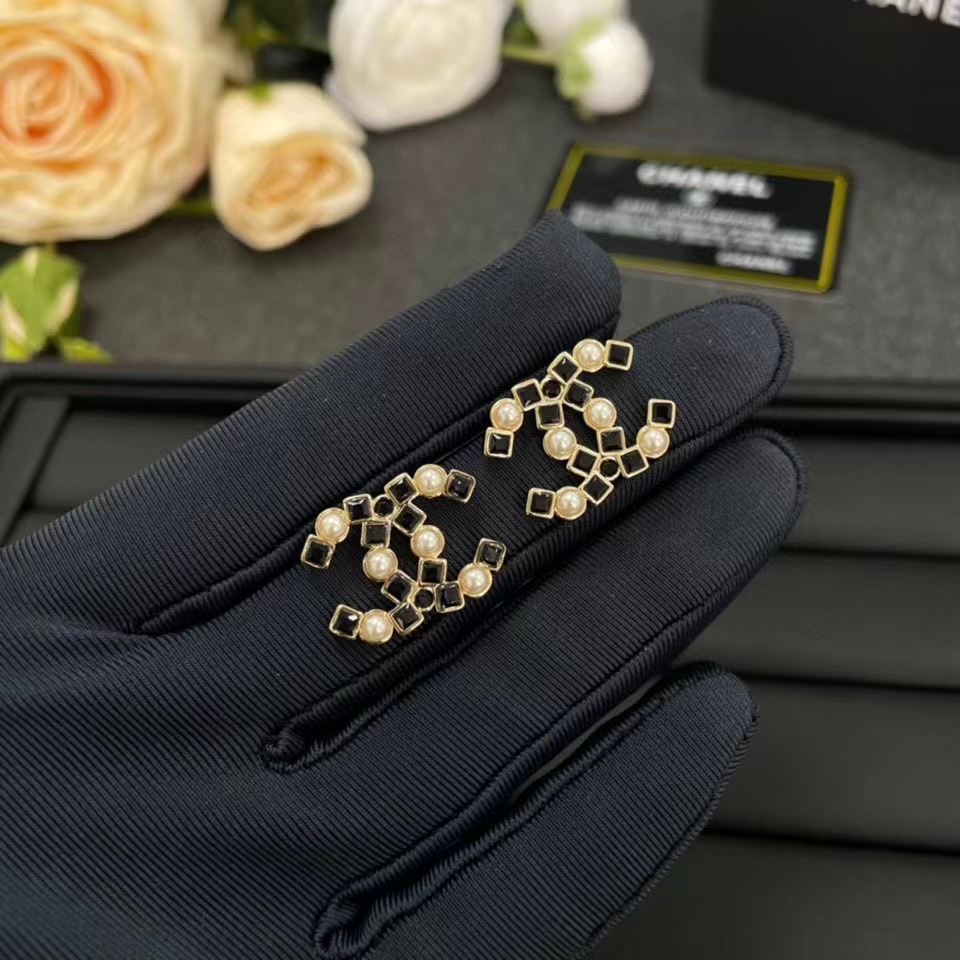 Chanel Earrings Pearl