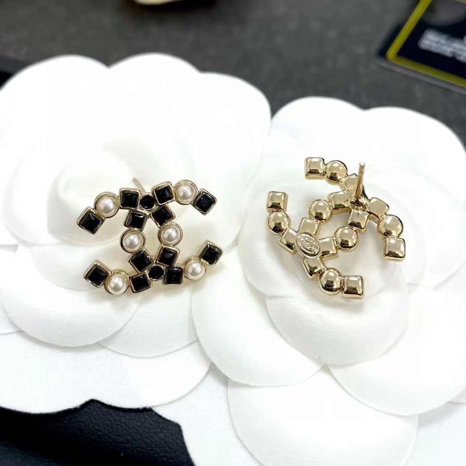 Chanel Earrings Pearl