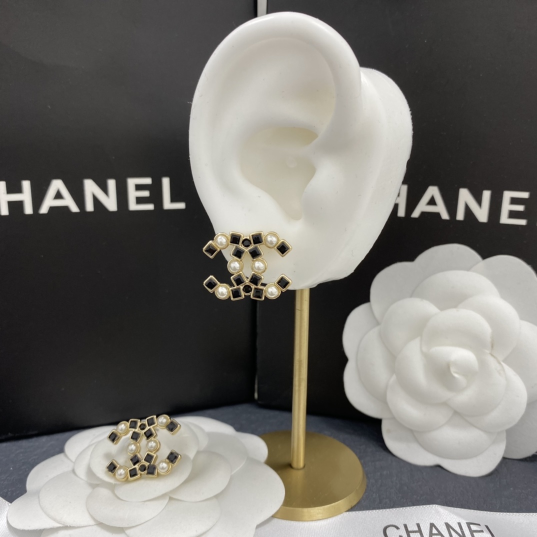 Chanel Earrings Pearl