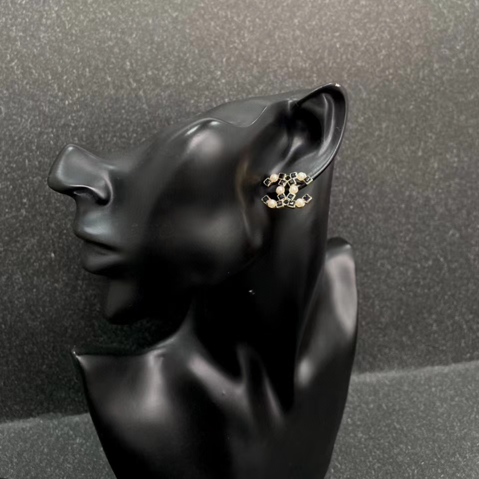 Chanel Earrings Pearl