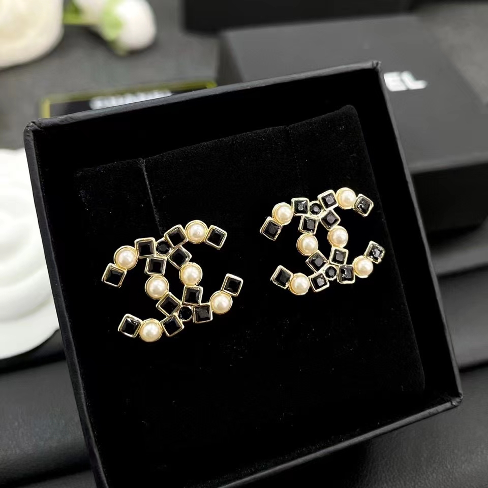 Chanel Earrings Pearl
