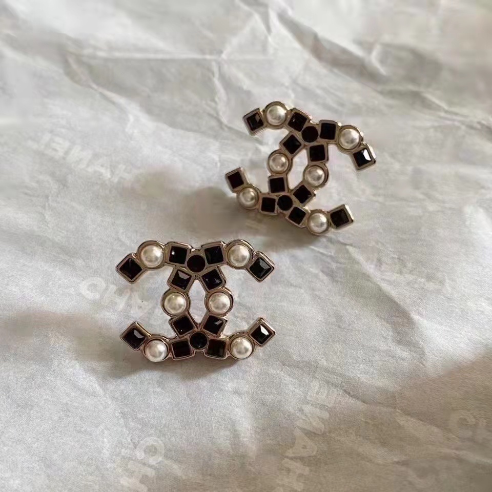 Chanel Earrings Pearl