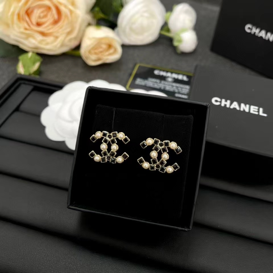 Chanel Earrings Pearl