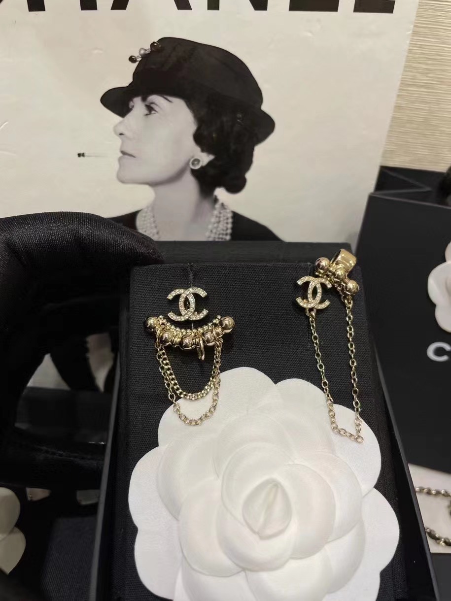 Chanel Earrings Gold