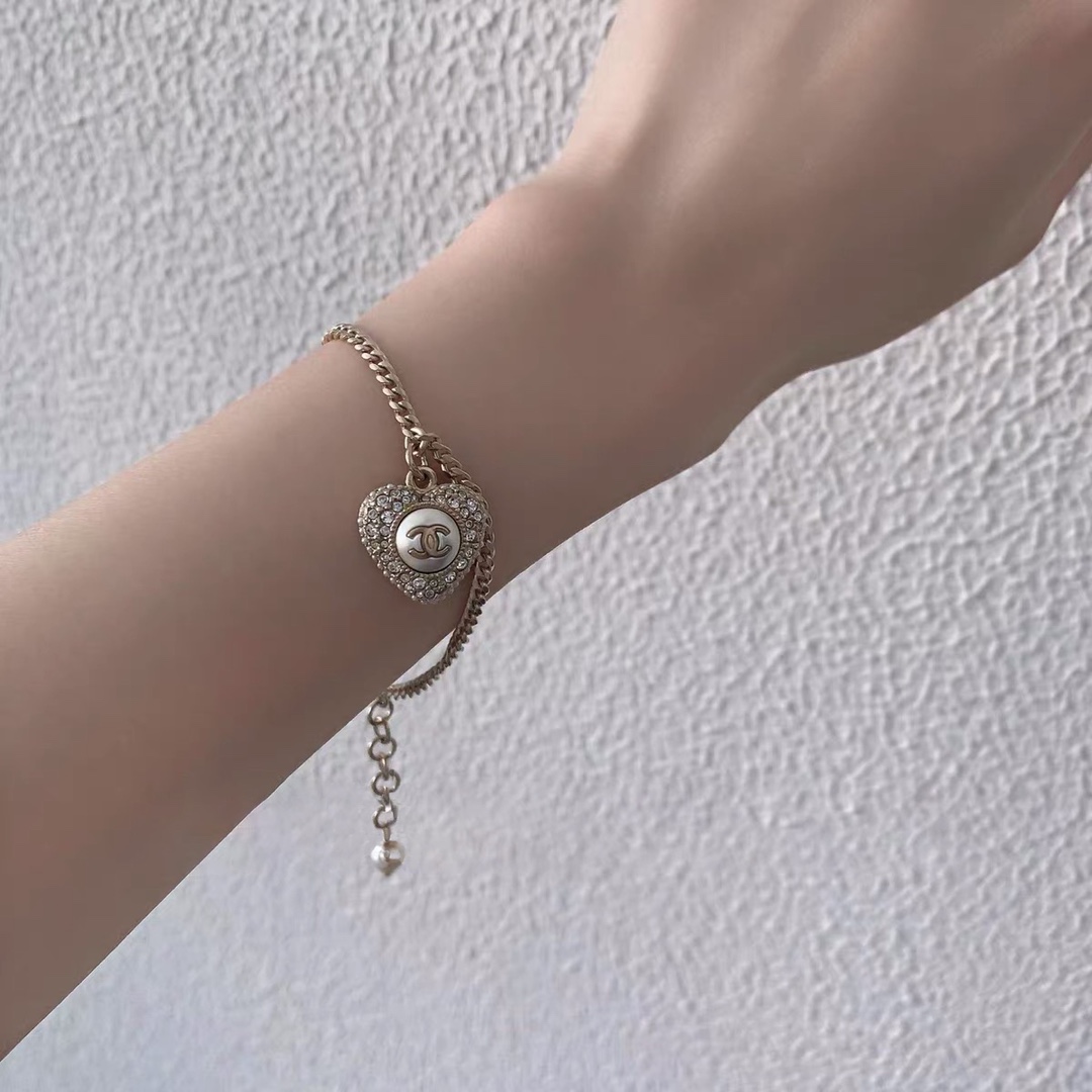 Chanel Necklace Inlaid L