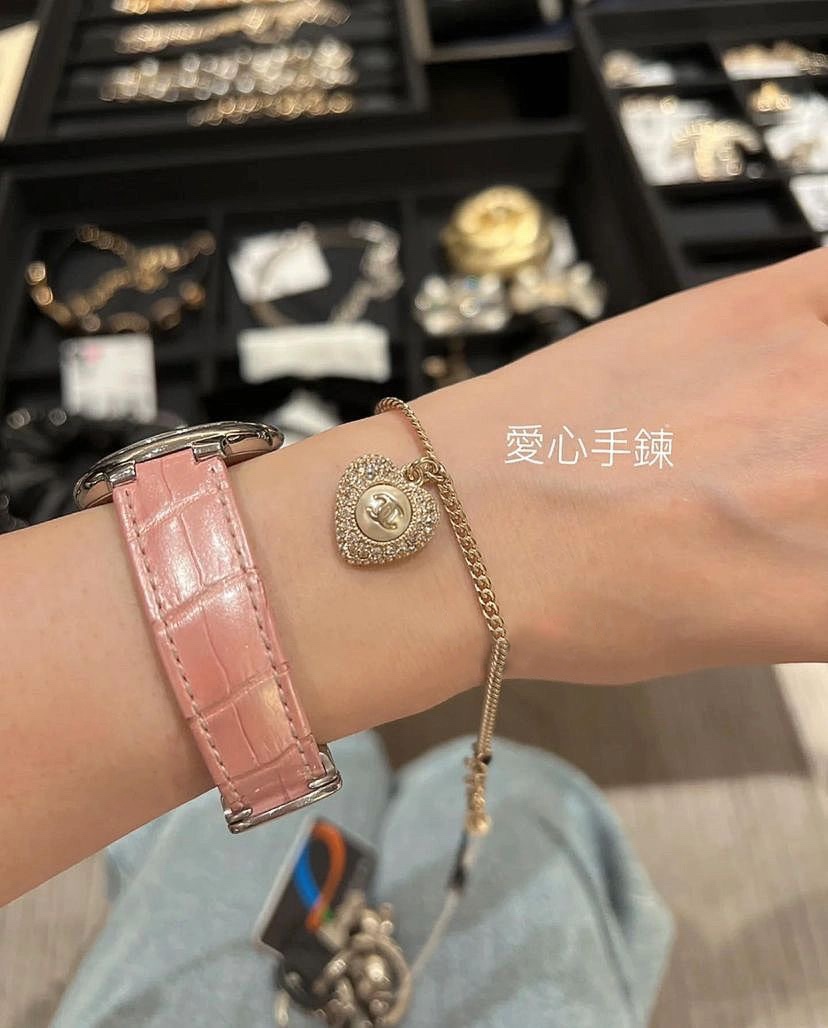 Chanel Necklace Inlaid L