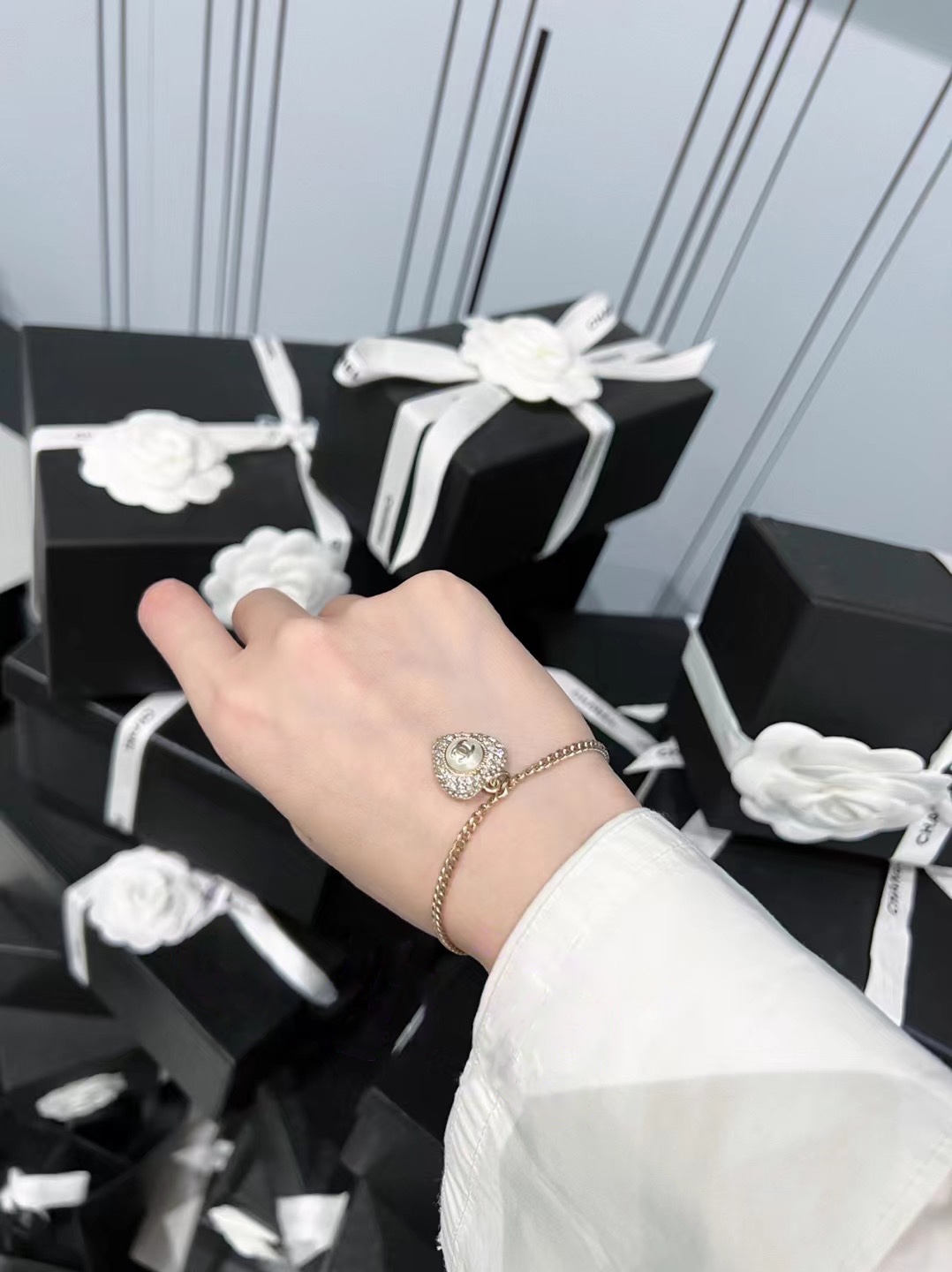 Chanel Necklace Inlaid L