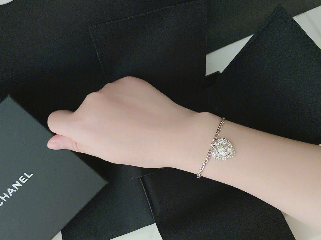 Chanel Necklace Inlaid L