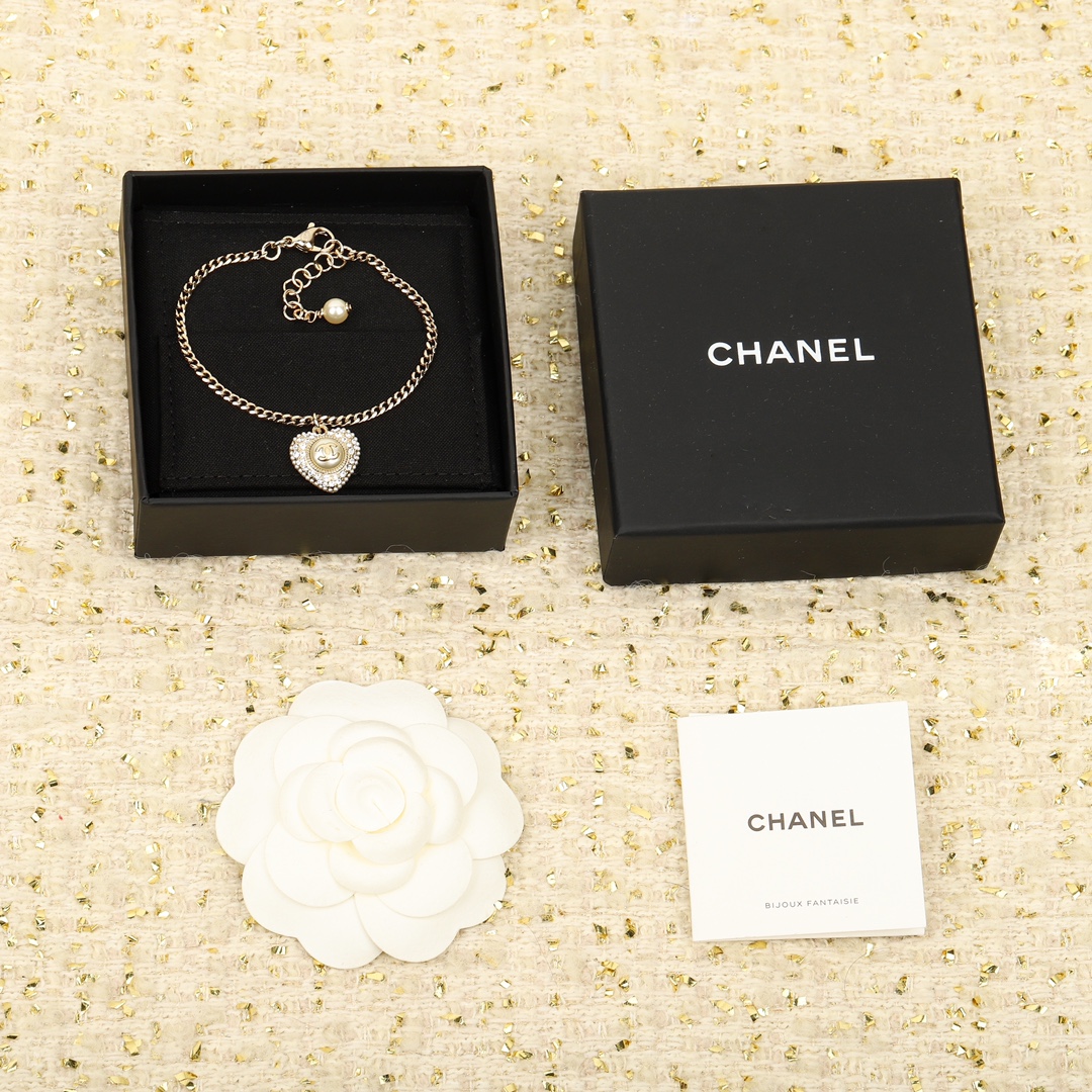 Chanel Necklace Inlaid L