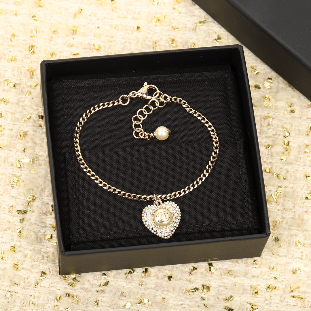 Chanel Necklace Inlaid L